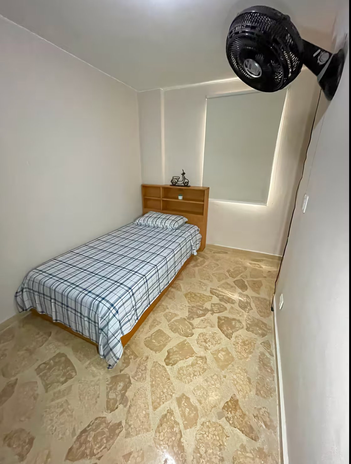 KING BED, Office & 300Mb WiFi | Manila, El Poblado - Image 8