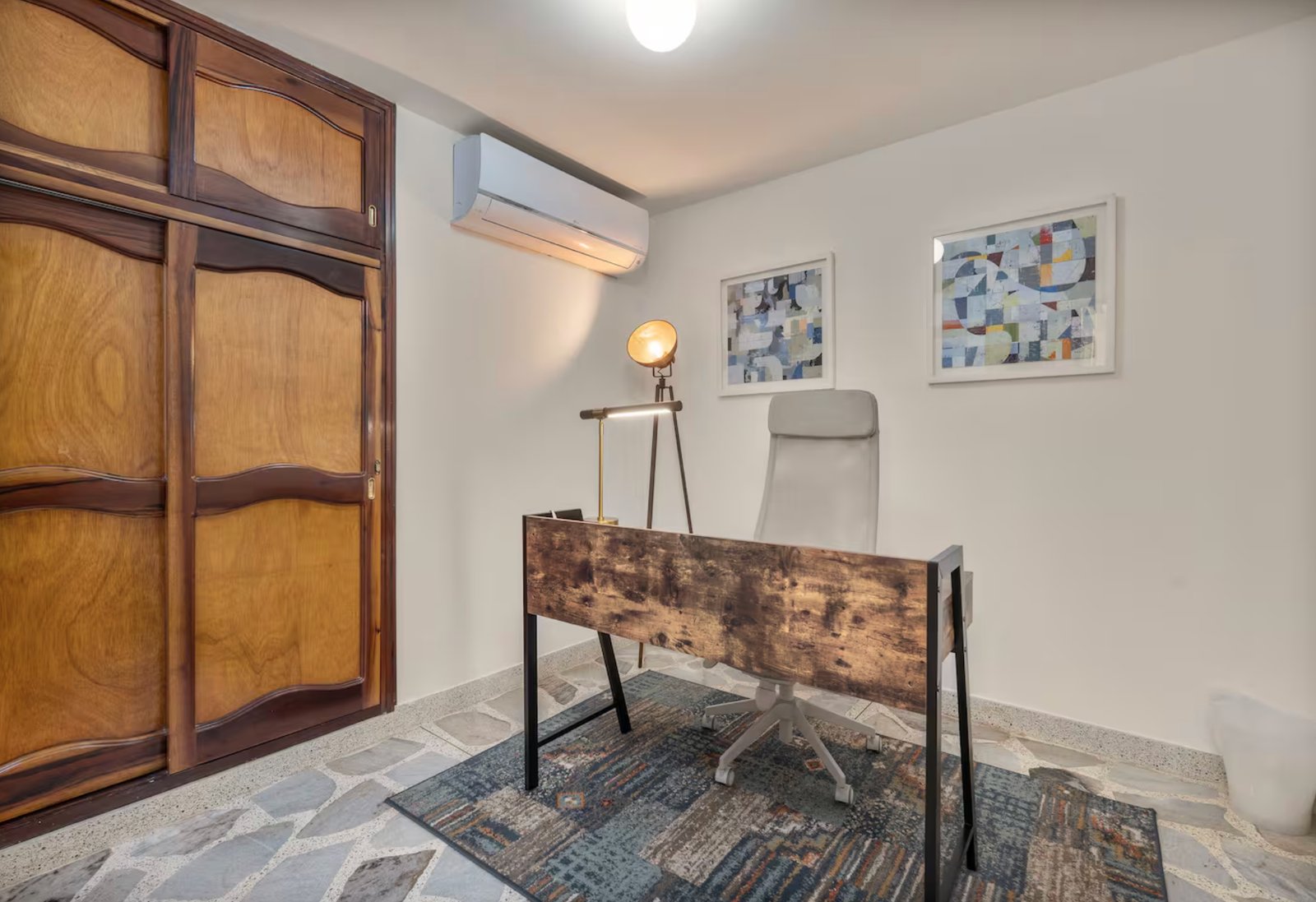 Prime Manila 2BR Apartment | AC + Office Space - Image 1