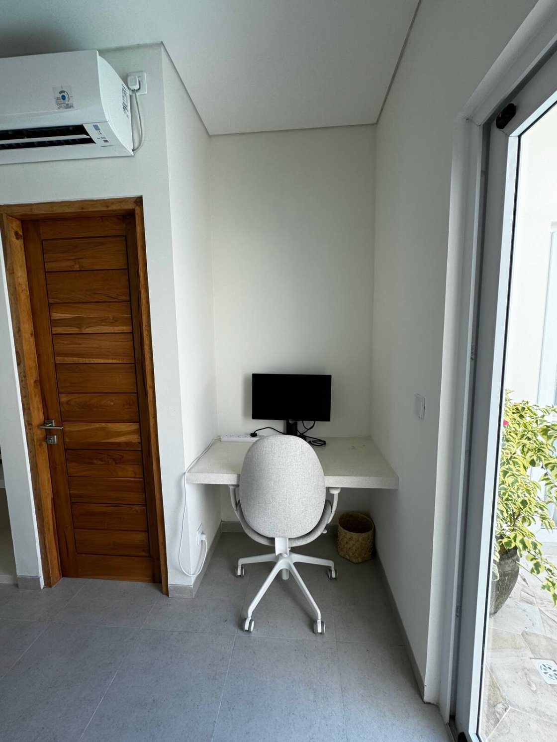 Digital nomads and surfers paradise - Image 1