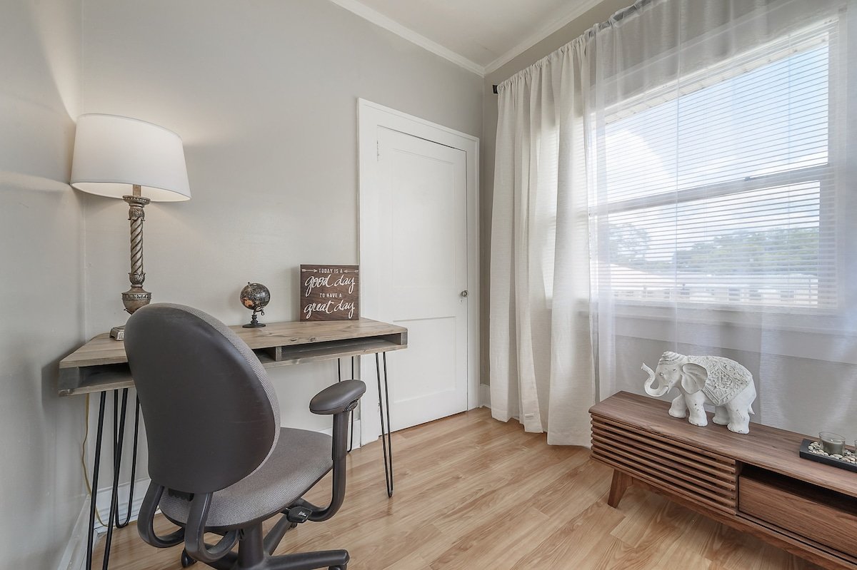 Beautiful Apt Blocks from the River Walk! - Image 1