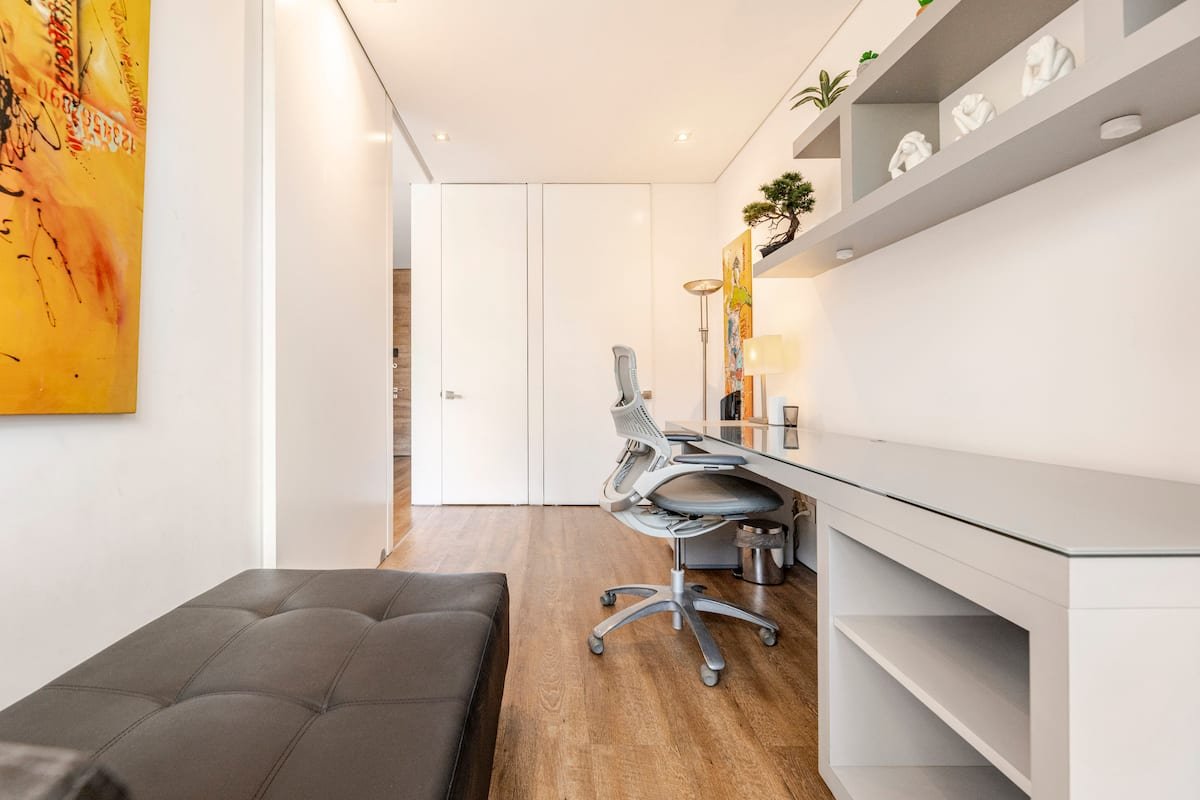 Energy Living! JACUZZI! 18th fl 1 Br+2nd BR/Office - Image 1