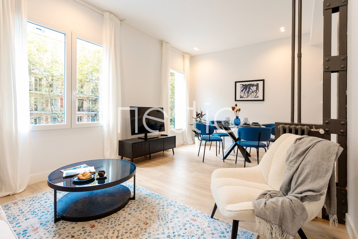 Velázquez Apartment + Office - Image 2