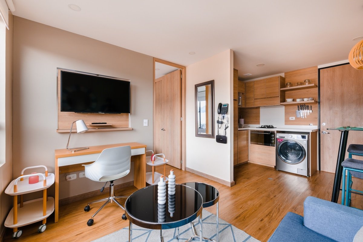 Apartment with Office, View and Fast WiFi in Bogotá - Image 1