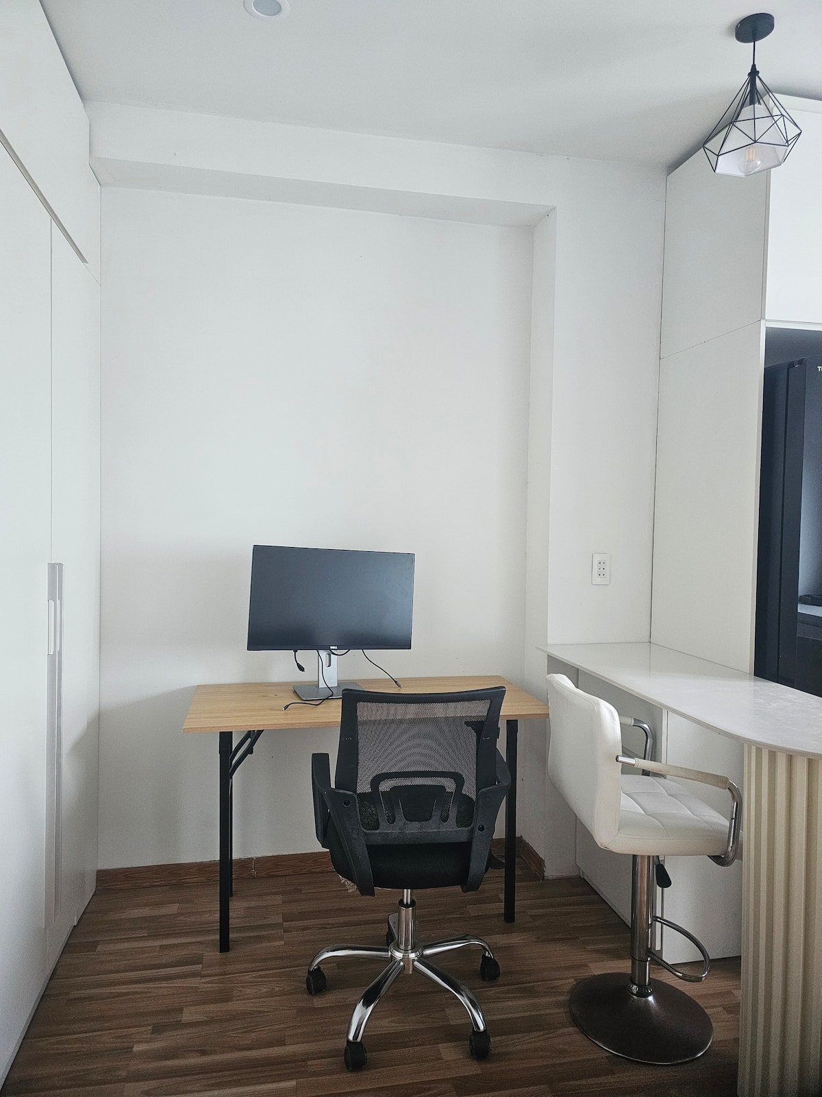 cozy apartment with desk in dn - Image 1