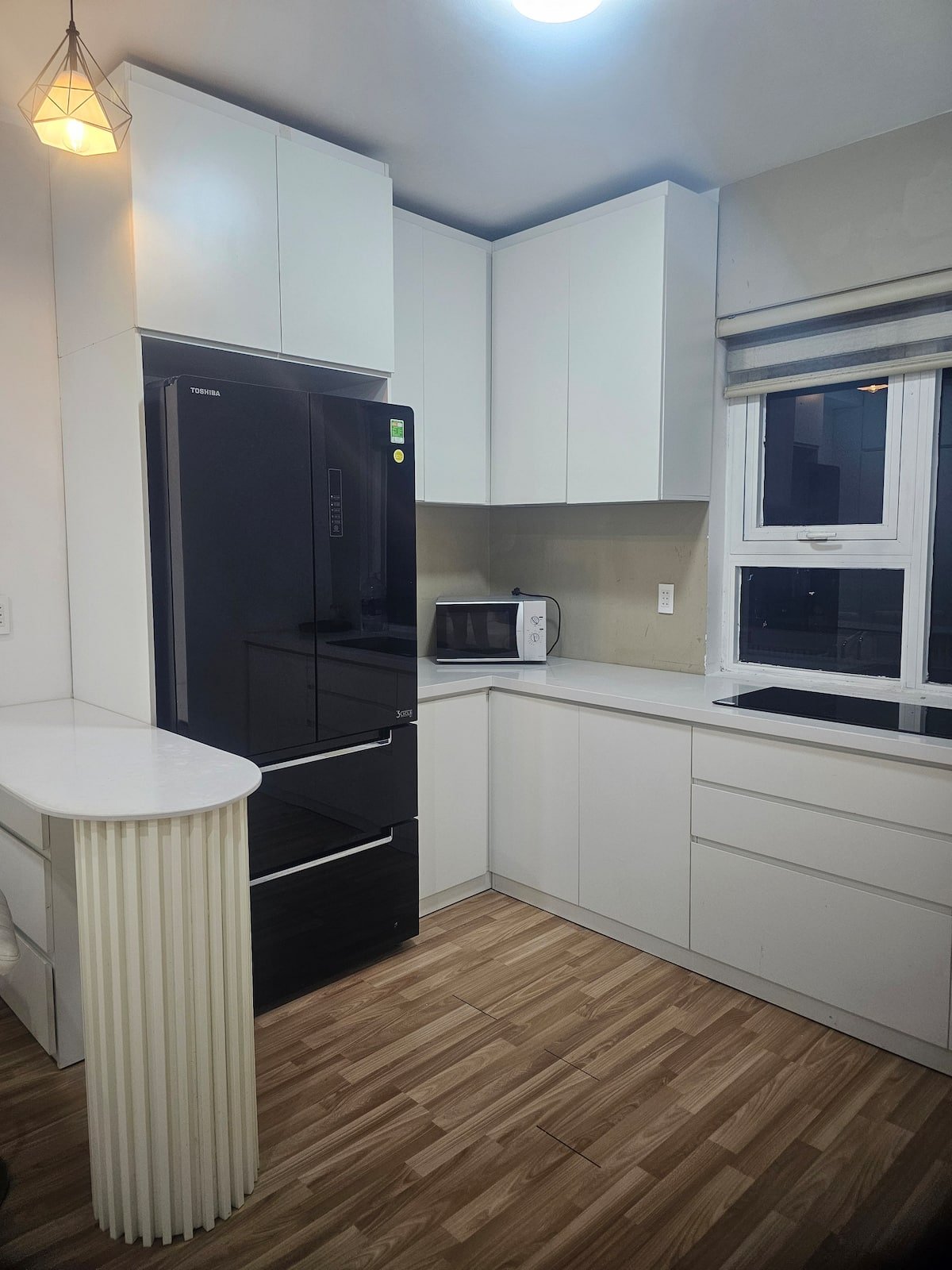 cozy apartment with desk in dn - Image 13