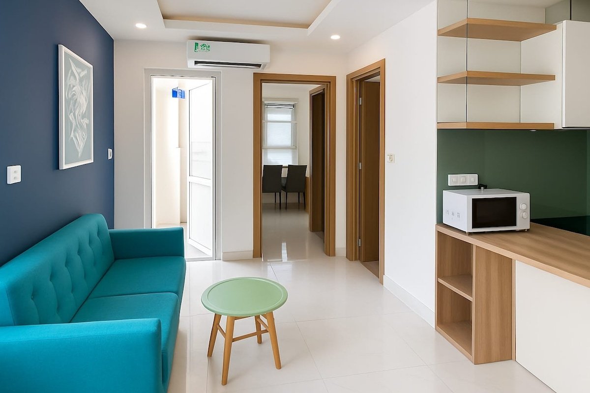 high floor apartment with desk - Image 2