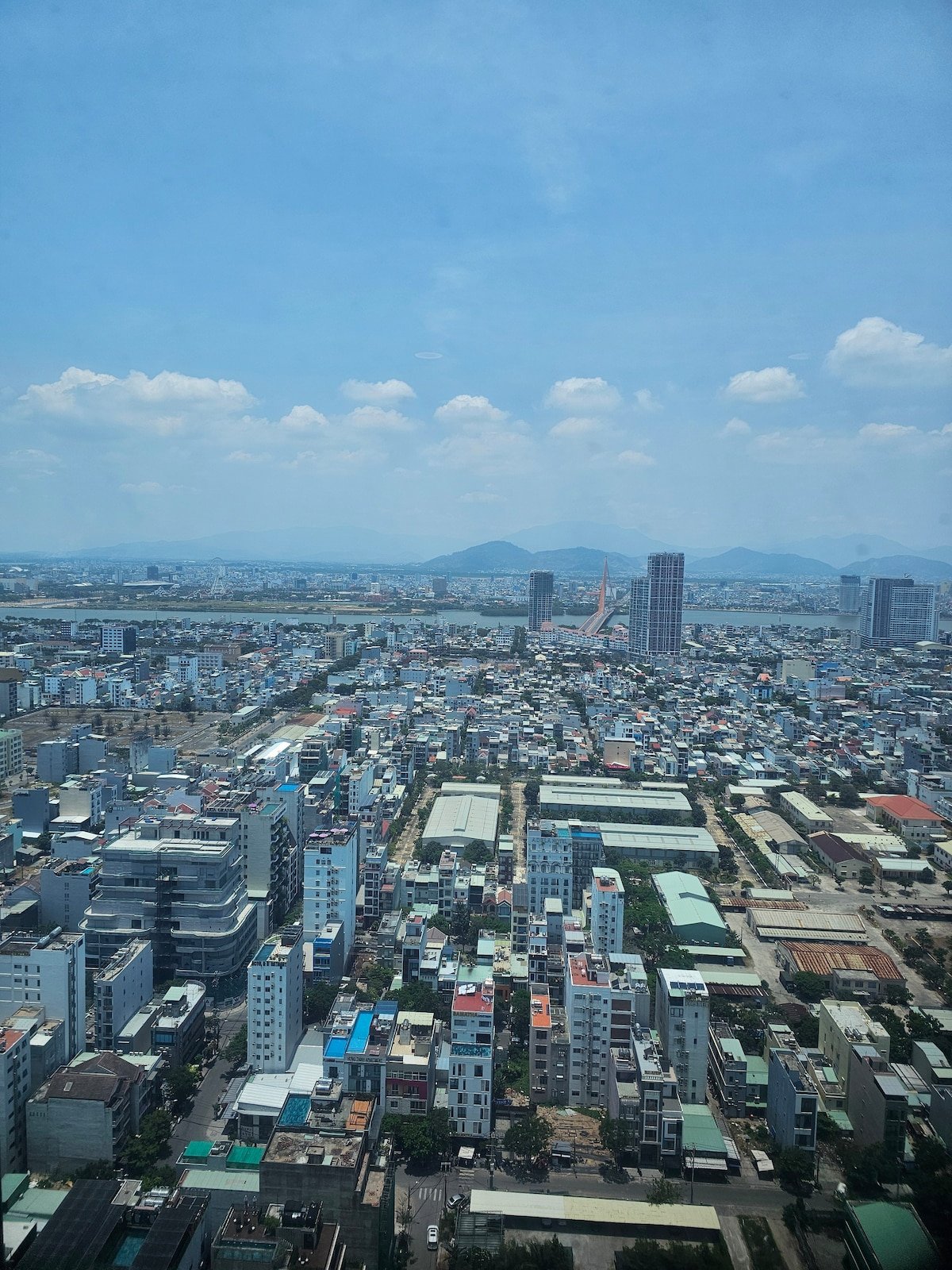 high floor apartment with desk - Image 6