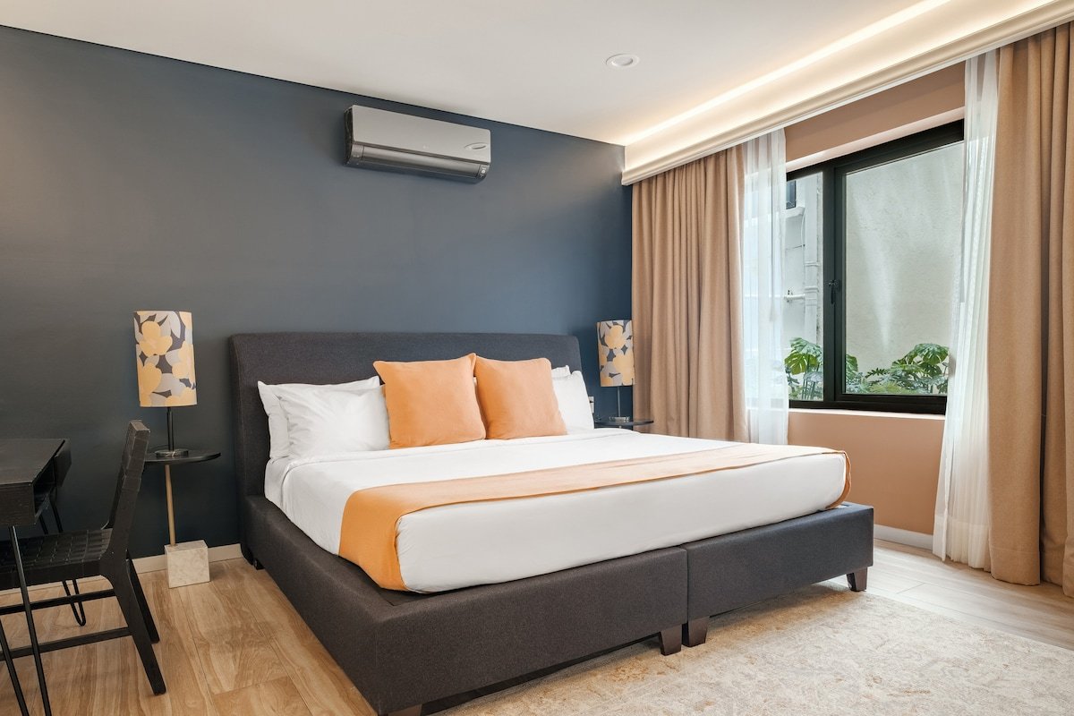 Suite Kig Bed with Desk | District Polanco - Image 2